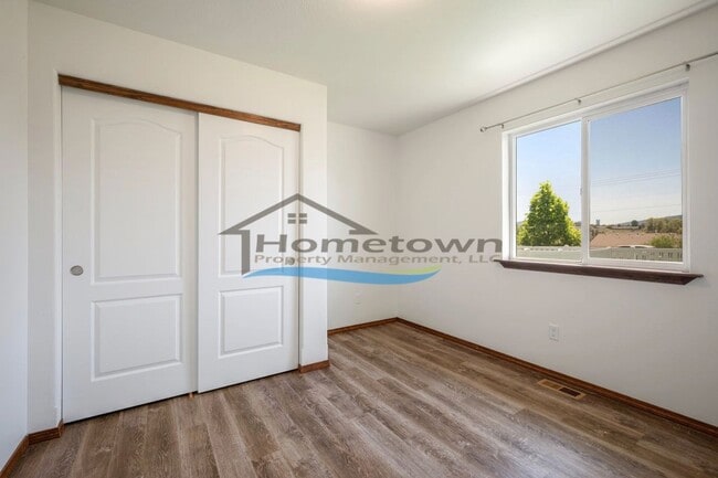 Building Photo - Beautiful Modern Home with 3 Bedrooms and ...