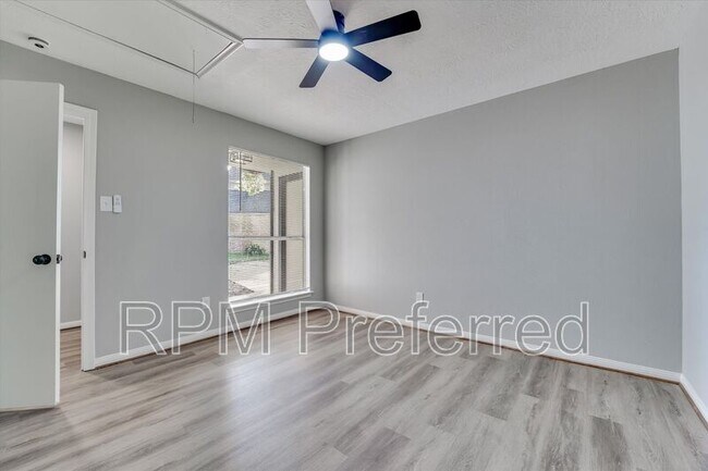 Building Photo - 8526 Deer Meadow Dr