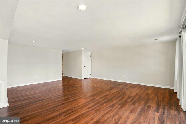 Building Photo - 706 Andover Ct