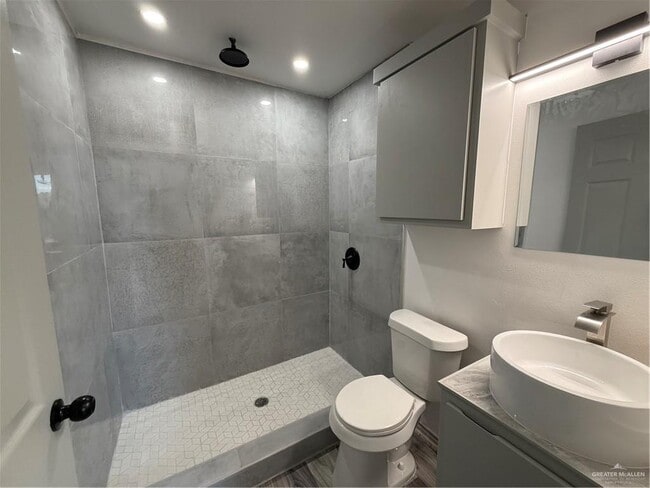 Building Photo - 8 Miller Ave