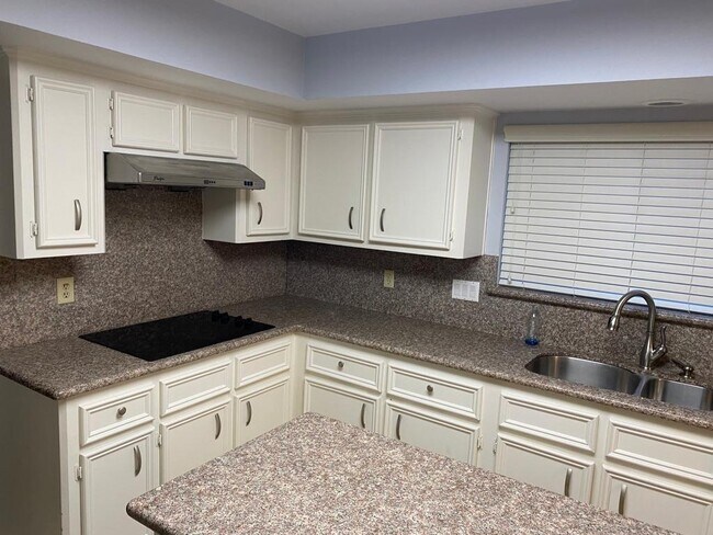 Building Photo - 12800 Briar Forest Dr