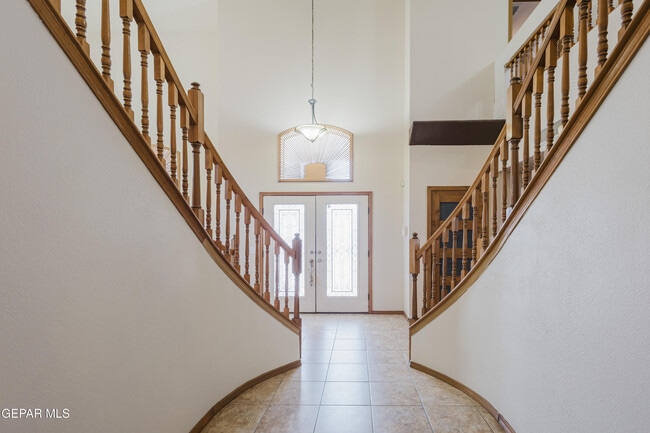 Building Photo - 3733 Tierra Campa Dr