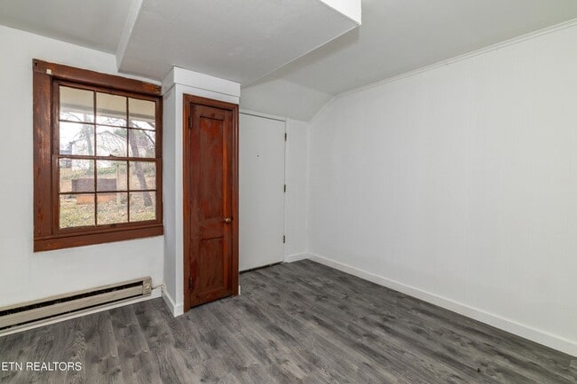 Building Photo - 5501 Lake Shore Dr