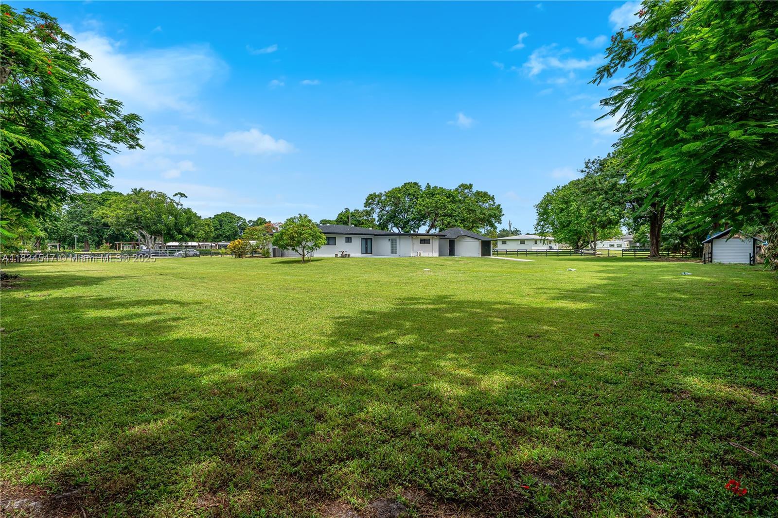 Building Photo - 4660 SW 128th Ave