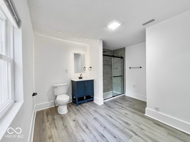 Building Photo - 4923 E University Ave