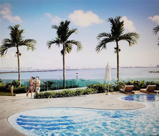 Building Photo - 700 NE 24th St