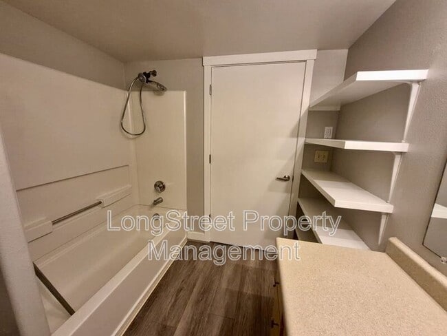 Building Photo - 9837 NE Irving St