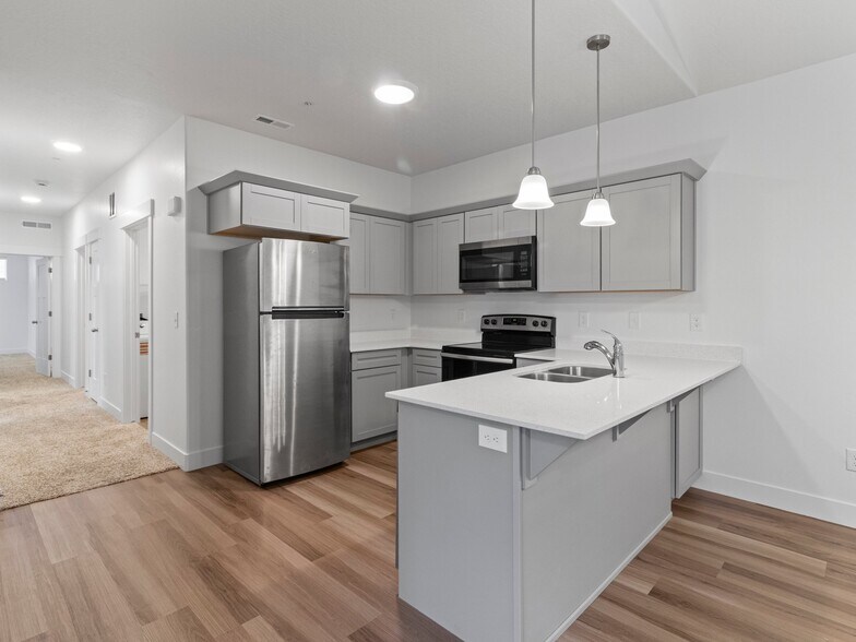 Building Photo - 13537 Commodus Dr