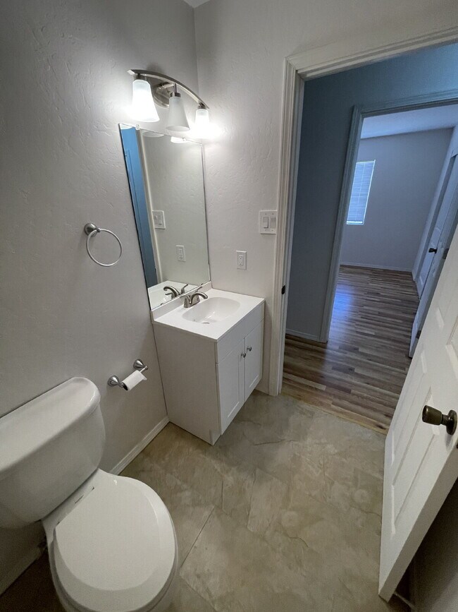 Building Photo - Room to Spread Out! South Valley 3bd on a ...