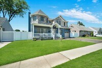 Building Photo - 2245 Plumtree Rd N