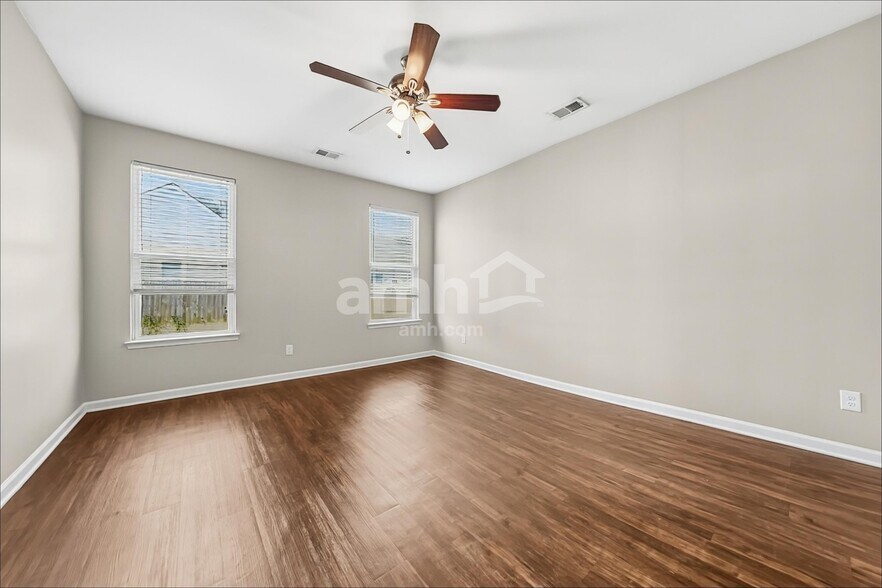 Building Photo - 112 Orleans Ct