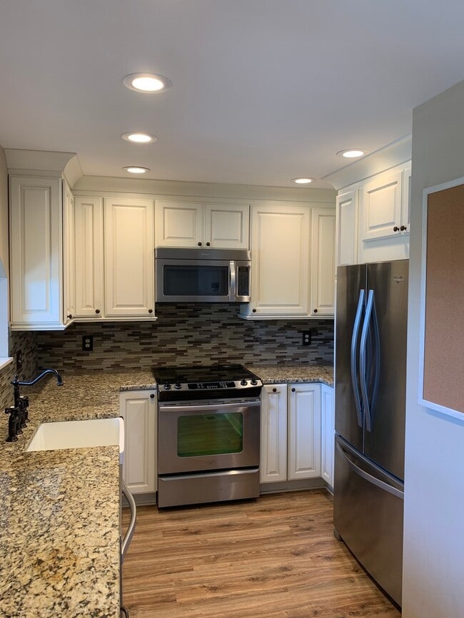 Building Photo - 2/2 Fully Furnished Condo in Willow Valley...