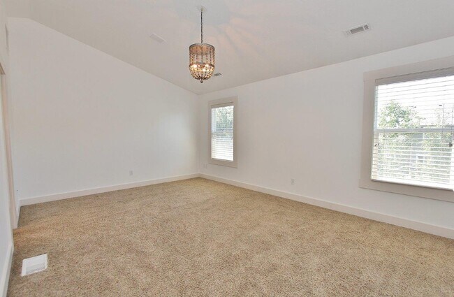 Building Photo - 4325 N McKinley Pk Ave