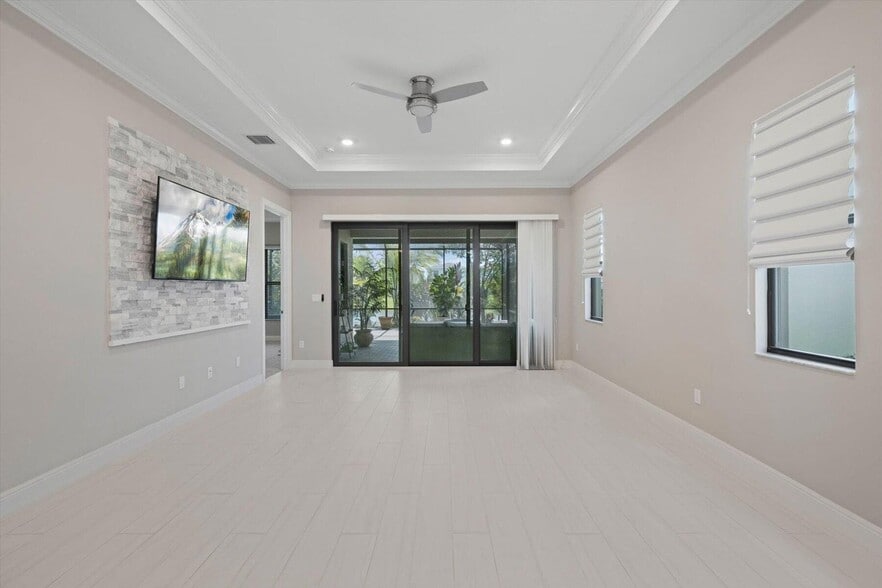 Building Photo - 16124 Key Biscayne Ln