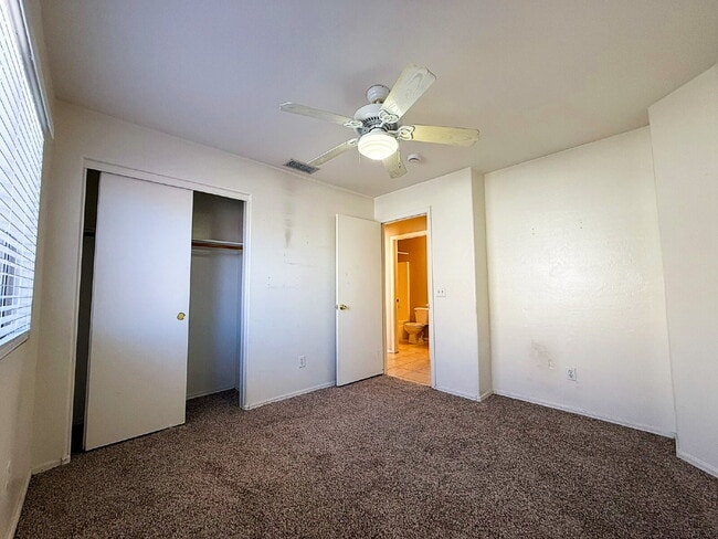 Building Photo - Well-maintained single-story home in the desirable Ashton Ranch community of Surprise.