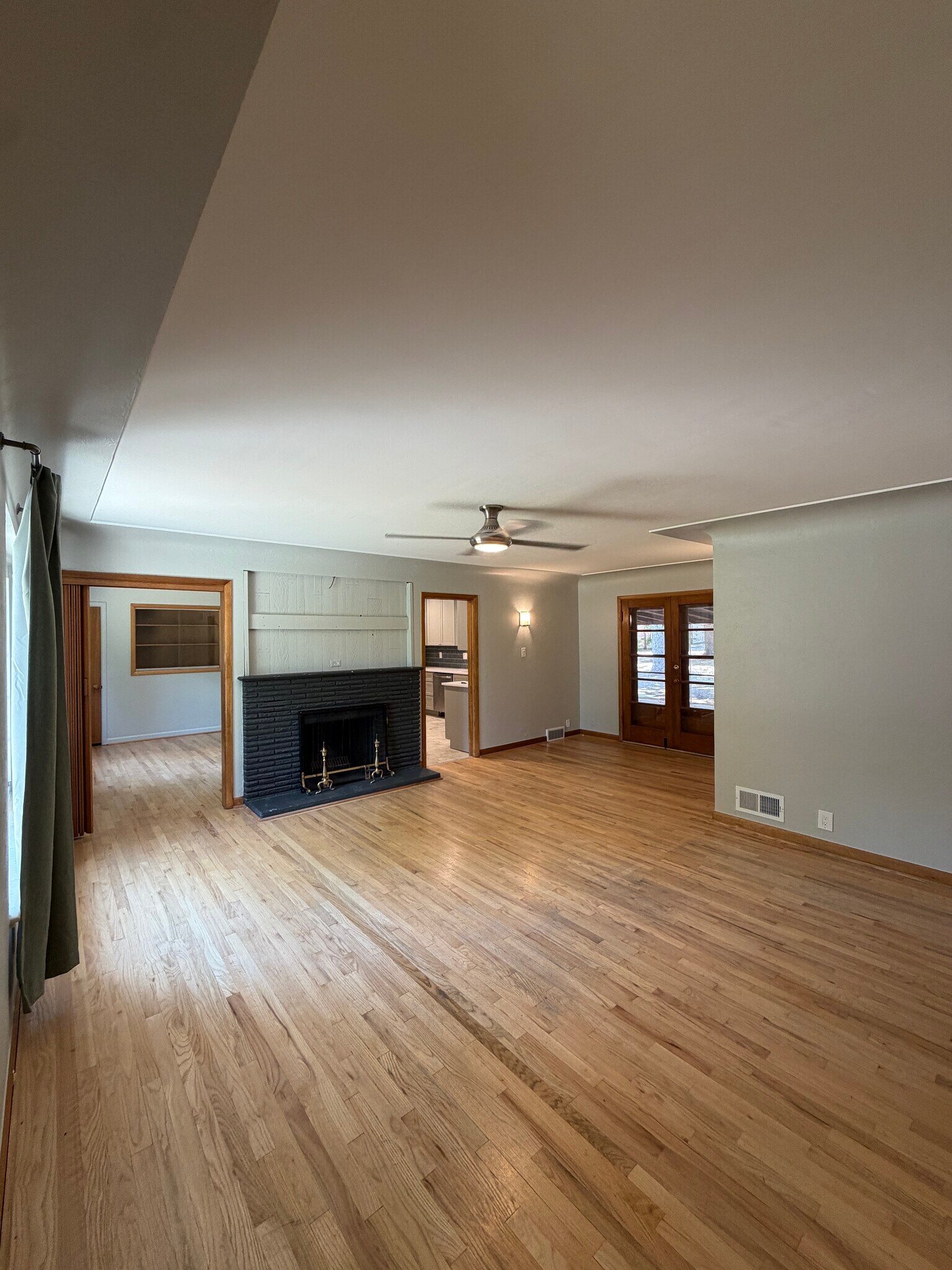 Building Photo - 1025 Estes St