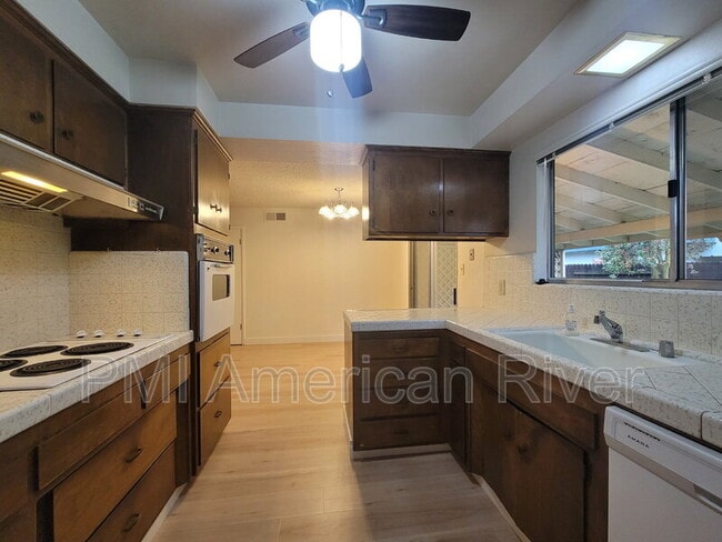 Building Photo - 6349 Seastone Way