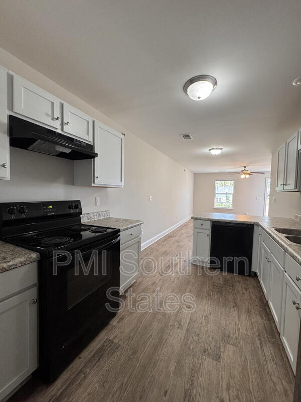 Building Photo - 200 Walnut Hill Dr