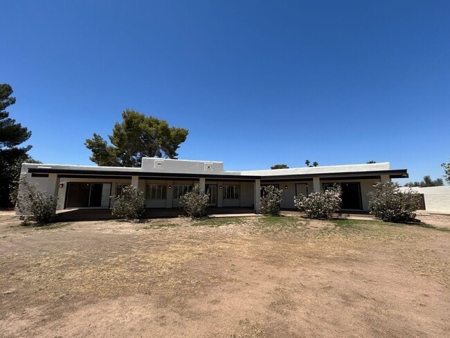 Building Photo - 985 E Campina Ln