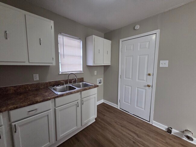 Building Photo - 4535 Beacon Hls Dr