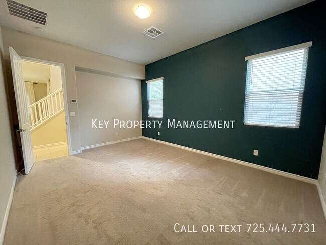 Building Photo - SPACIOUS AND UPGRADED 4 BEDROOM HOME NEAR ...