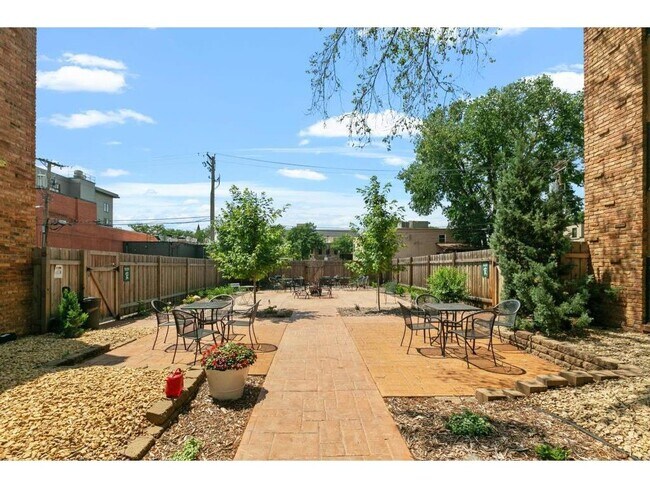 Building Photo - 2530 1st Ave S