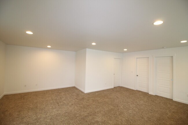 Building Photo - 1785 NW 5th Ave