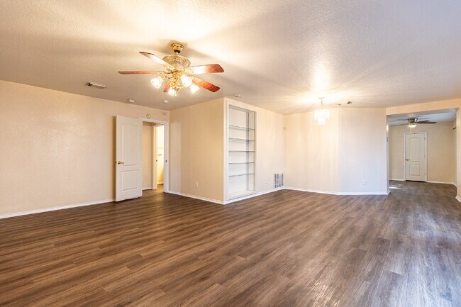 Building Photo - 7910 Lattimer Pond