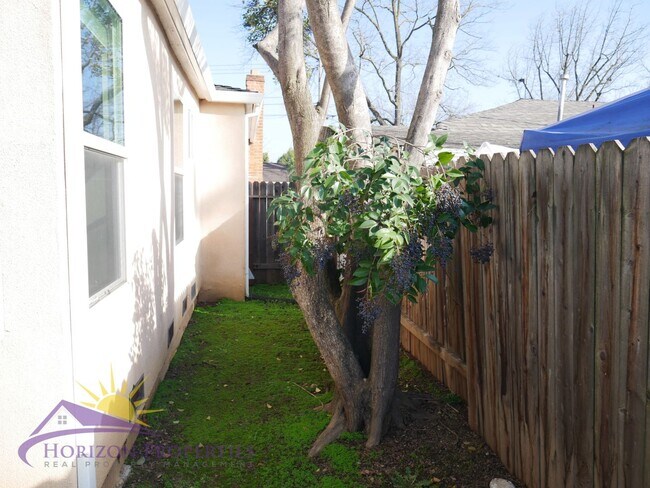 Building Photo - Remodeled 3 Bed 2 Bath 1,473 sqft home in Colonial Heights