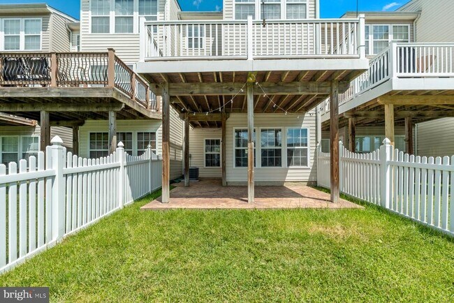 Building Photo - 711 Wineberry Way