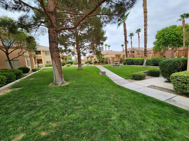 Building Photo - 1050 E Cactus Ave