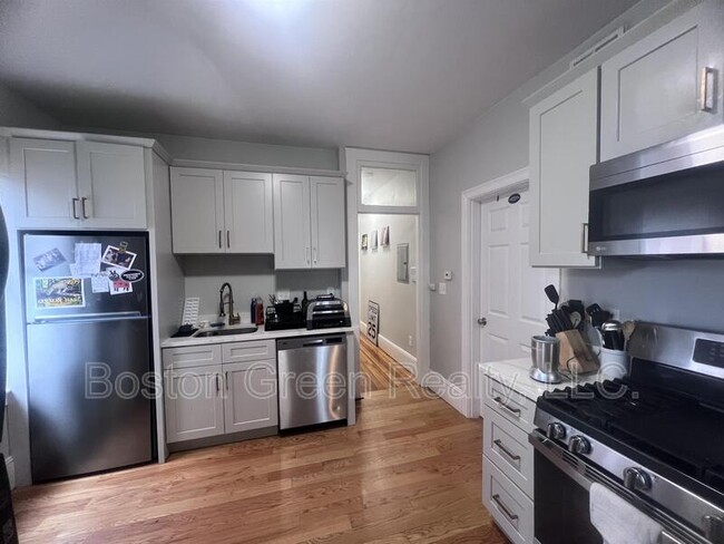 Building Photo - 247 L St