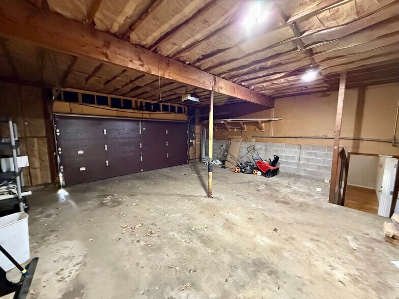 Building Photo - 901 Summer St NE