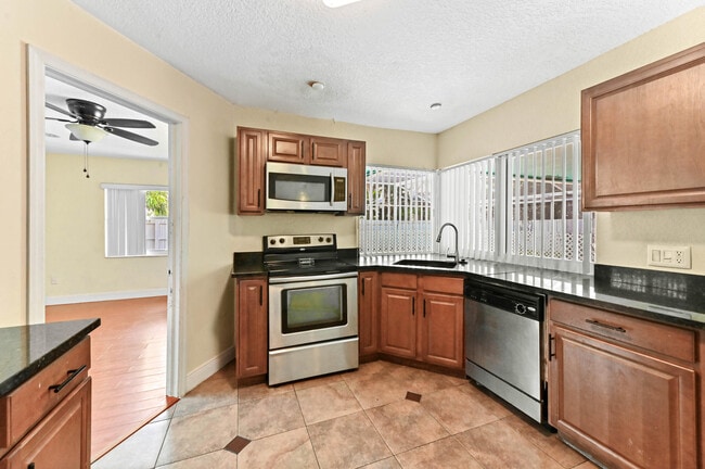 Building Photo - 10332 Dorchester Dr