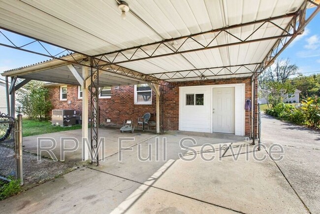 Building Photo - 465 Clearwater Dr