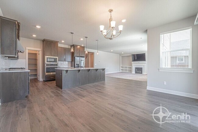 Building Photo - 4837 S 16th Dr