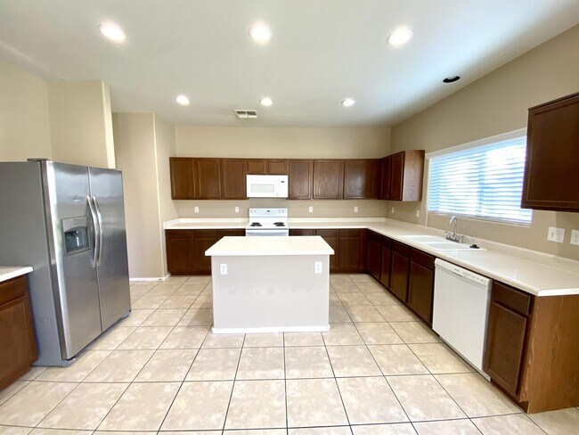 Building Photo - 45639 W Barbara Ln