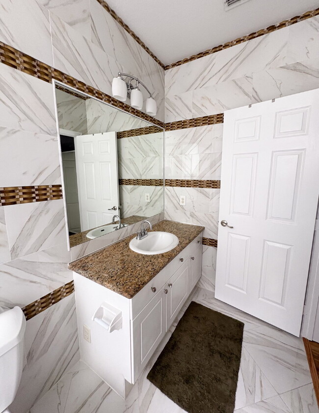 Building Photo - Available Now! Spacious 2-Bed, 2-Bath Cond...