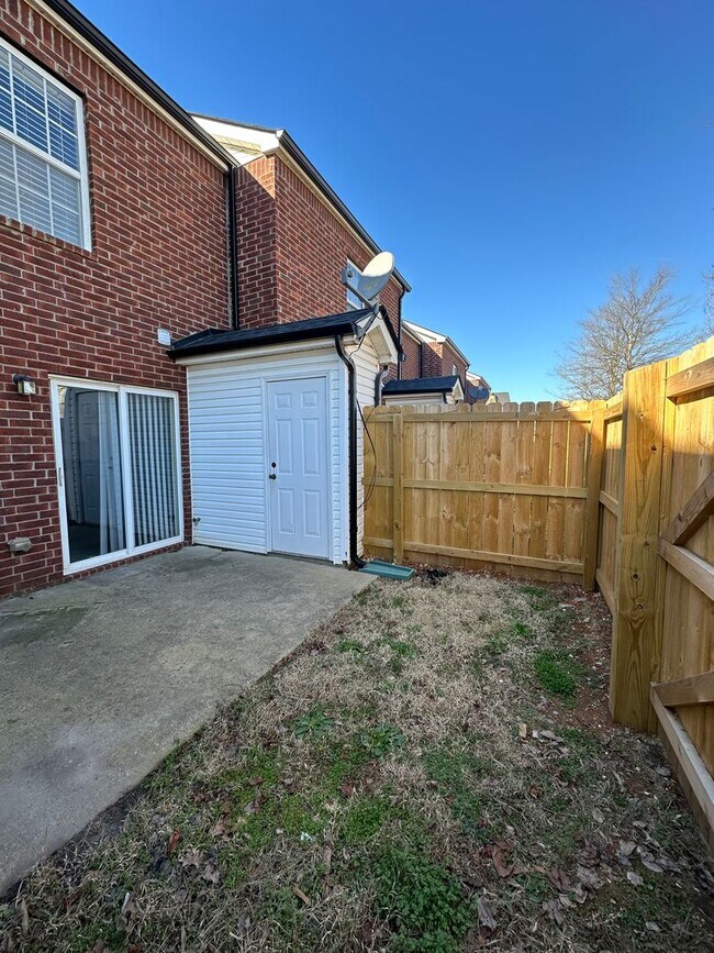 Building Photo - 324 Stewarts Landing Cir