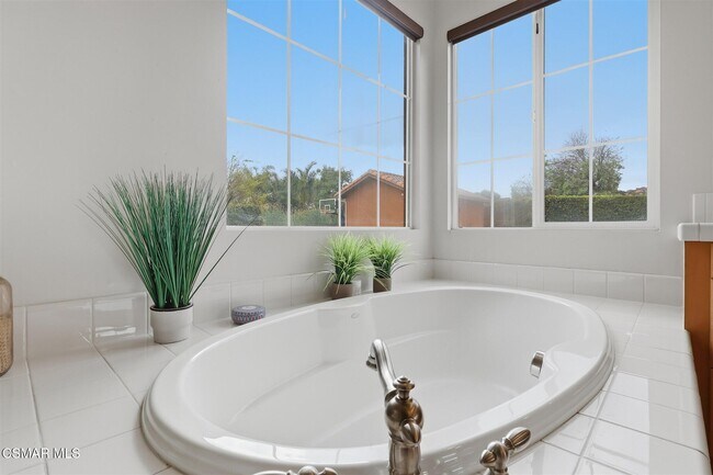 Building Photo - 9651 Sagebrush Ave