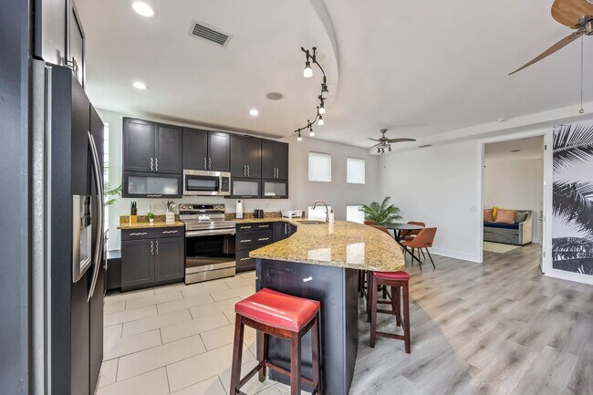 Building Photo - 873 S Atlantic Ave