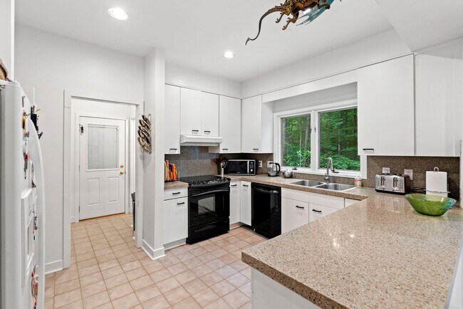 Building Photo - Price improvement - Gorgeous Home in Ironwoods Neighborhood Chapel Hill!!