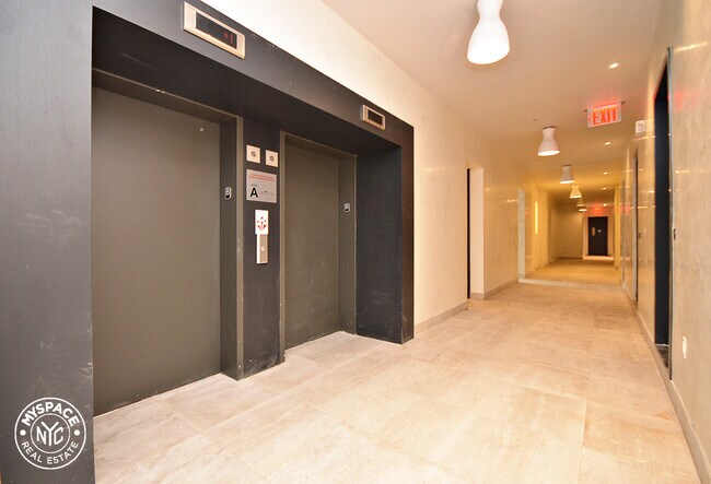 Building Photo - 21 Monitor St