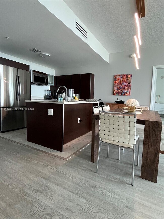 Building Photo - 1900 N Bayshore Dr