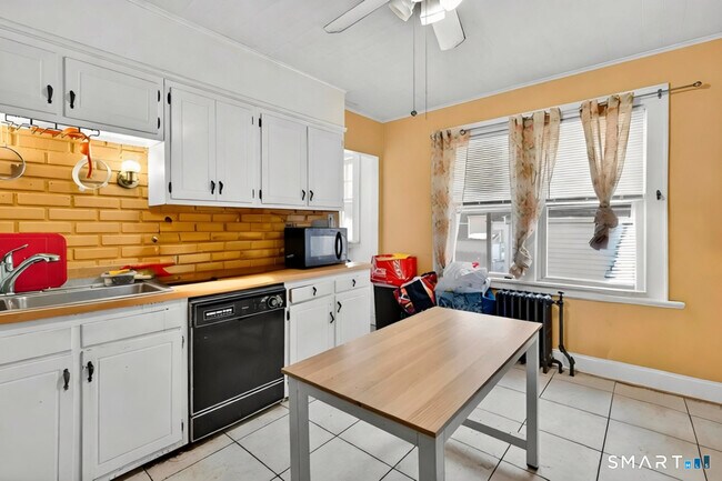 Building Photo - 1440 Wood Ave