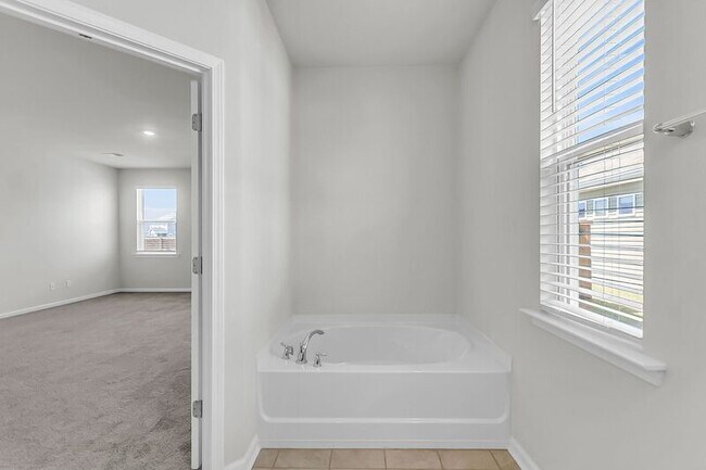 Building Photo - 425 Ribiero Dr