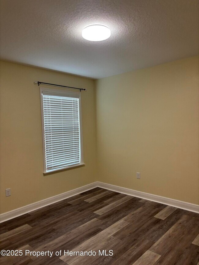 Building Photo - 1159 MacFarlane Ave