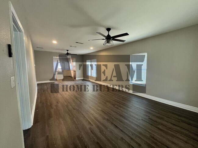 Building Photo - Modern 4 Bedroom 2 Bathroom home for rent!