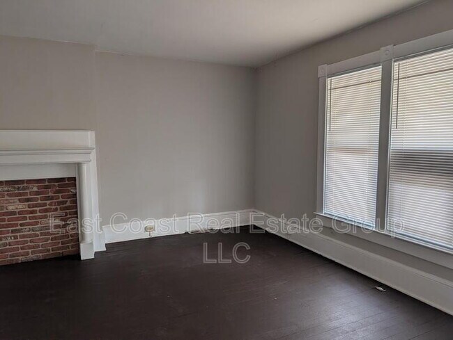 Building Photo - 304 1/2 W Martin St, Martinsburg, WV