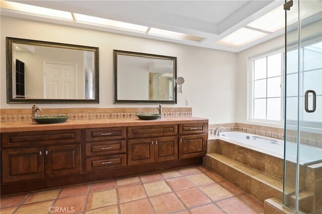 Building Photo - 6031 Shadowbrook Cir